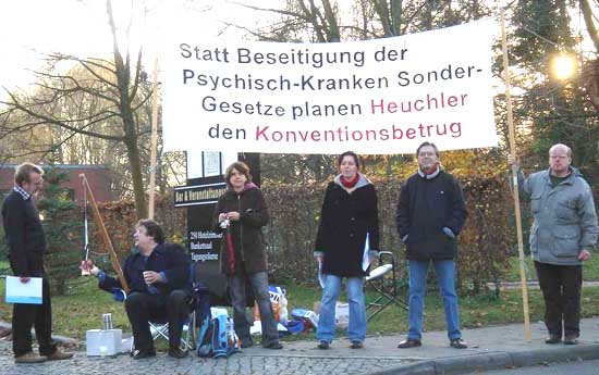 Protest in Erkner beim Vormundschaftsgerichtstag